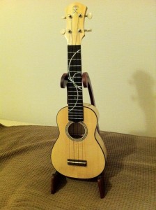 anuenue ukulele with stand